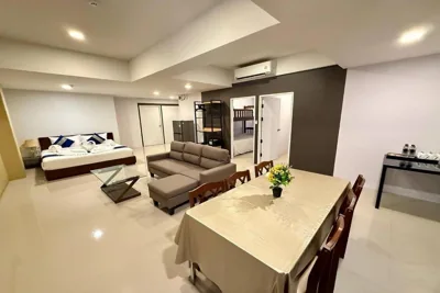 Camera Familiare Superior — The Thames Pool Access Resort & Villa